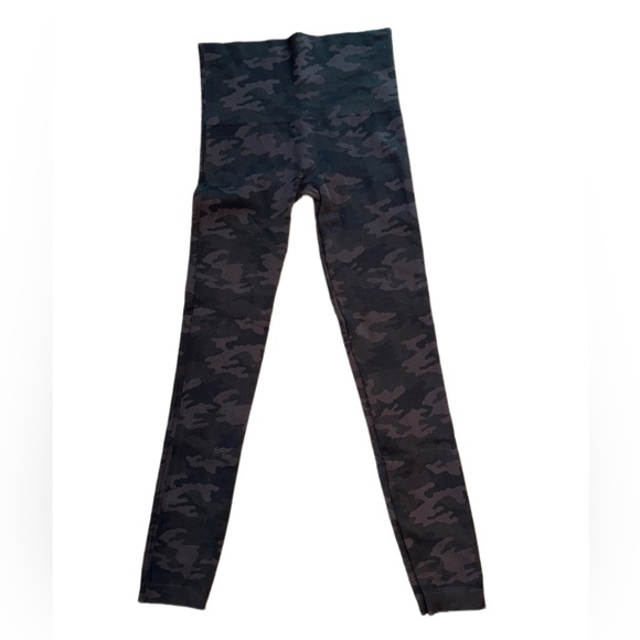 Spanx Look At Me Now Seemless Camo Legging - Picture 2 of 3